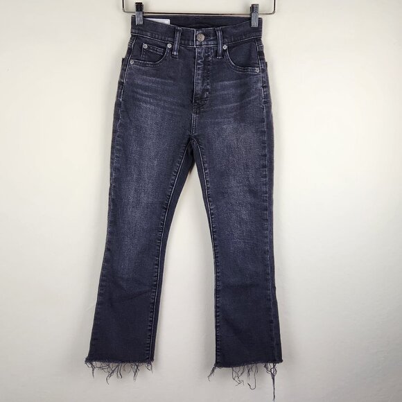 Gap High Rise Kick Fit Flare Raw Hem Jeans in Washed Black sz 23/000P - Picture 1 of 13
